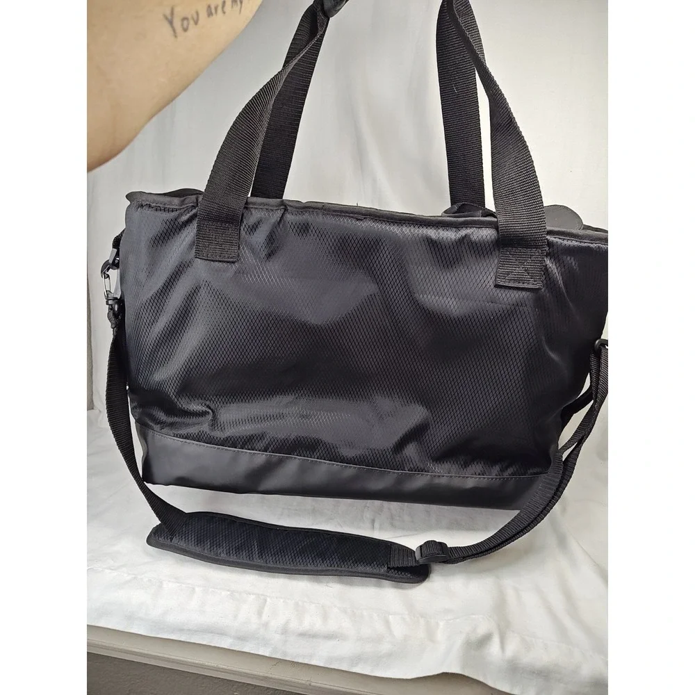 Igloo Maddox XL 42 Can Soft Cooler Tote Bag Line 39 Wines Black Insulated Duffel